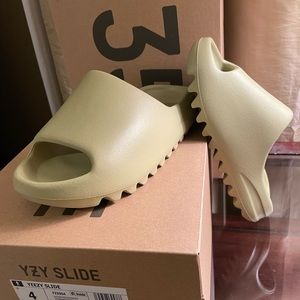 Yeezy slide adidas size us 4 Fz5904  shoes flip sandal gym